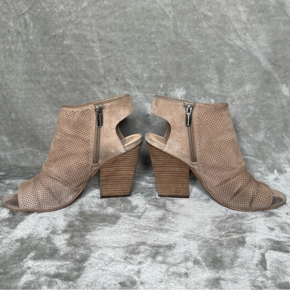Vince Camuto Taupe Suede Perforated Peep Toe Ankle Booties Chunky Heel Sz 9 - Picture 6 of 12
